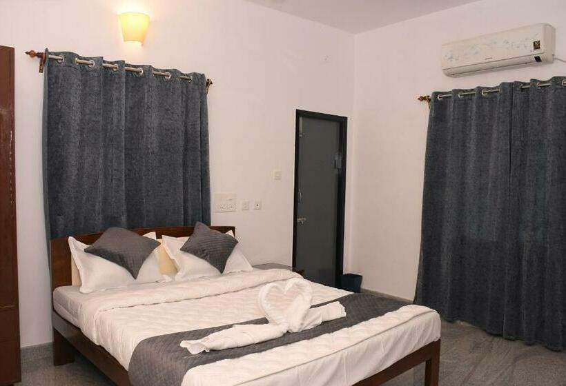 带阳台的豪华间, Sizzling Inn Pondy