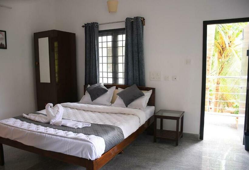 带阳台的豪华间, Sizzling Inn Pondy