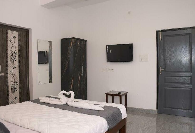 اتاق لوکس با بالکن, Sizzling Inn Pondy