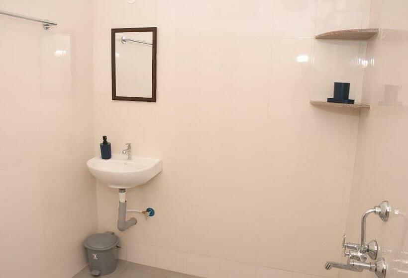 带阳台的豪华间, Sizzling Inn Pondy