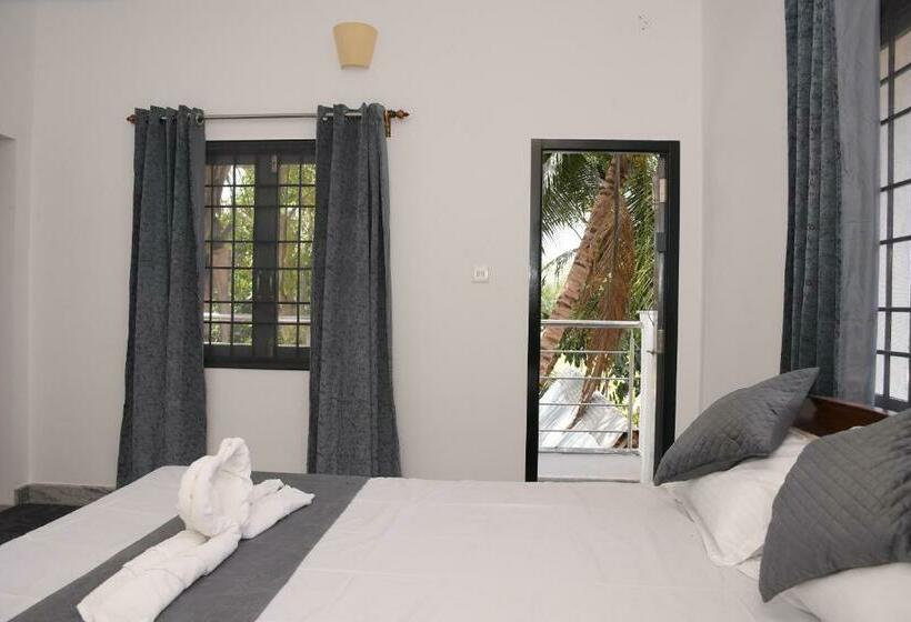 带阳台的豪华间, Sizzling Inn Pondy