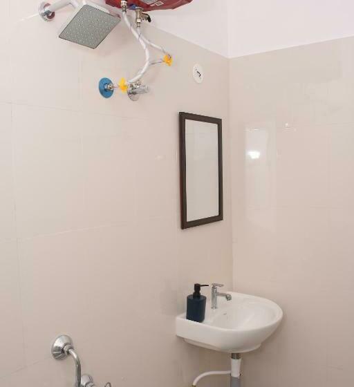 标准间, Sizzling Inn Pondy