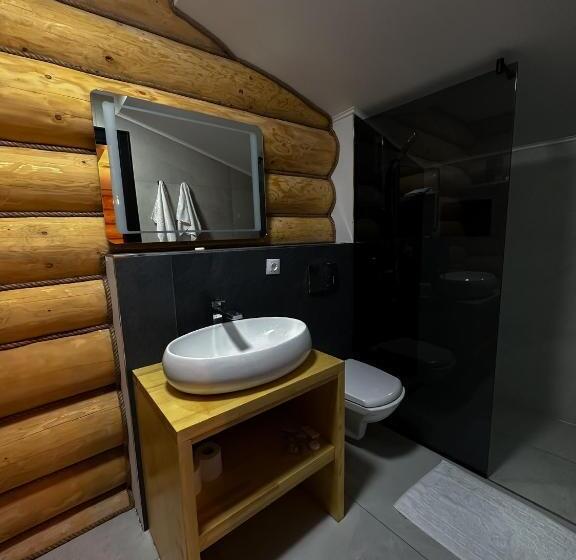 Quarto Estandar, Hanul și Păstrăvăria țibău