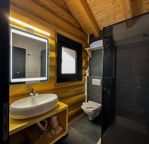 Quarto Deluxe Cama King, Hanul și Păstrăvăria țibău