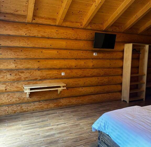 Quarto Deluxe Cama King, Hanul și Păstrăvăria țibău