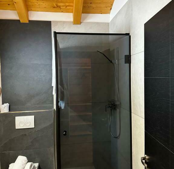 Quarto Deluxe Cama King, Hanul și Păstrăvăria țibău