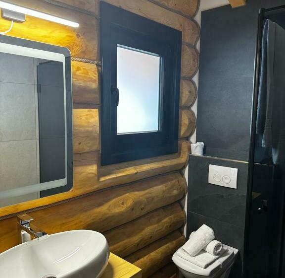 Quarto Deluxe Cama King, Hanul și Păstrăvăria țibău