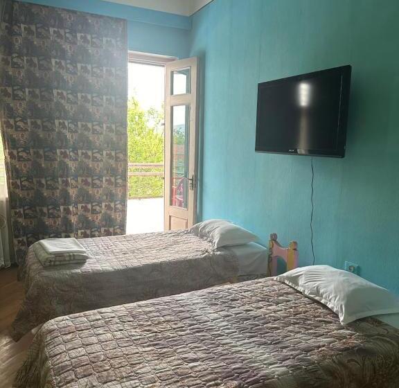 تختخواب در اتاق مشترک, Napoli Nataxtari Hotel,pool,bar