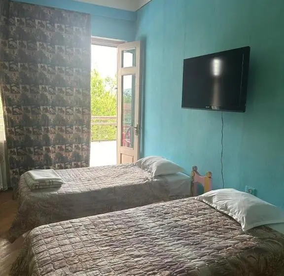 تختخواب در اتاق مشترک, Napoli Nataxtari Hotel,pool,bar