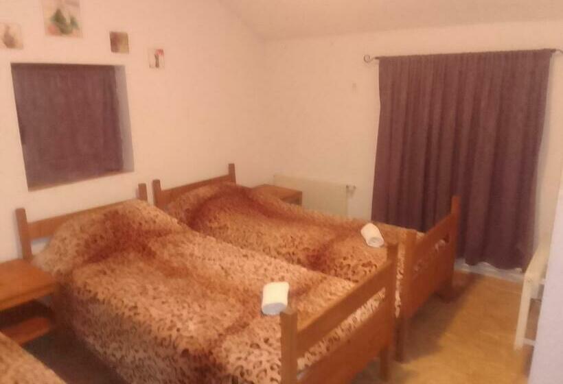 اتاق استاندارد با بالکن, 33 Lipe