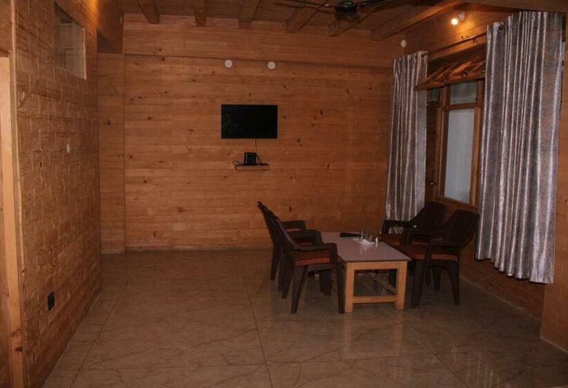 غرفة عائلية مطلّة علي الجبل, Mannat Sach Pass