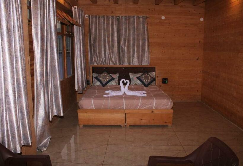 غرفة عائلية مطلّة علي الجبل, Mannat Sach Pass