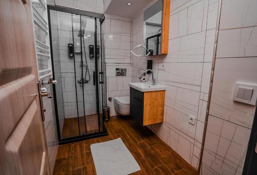 اتاق لوکس با تخت بزرگ, Neva Residence