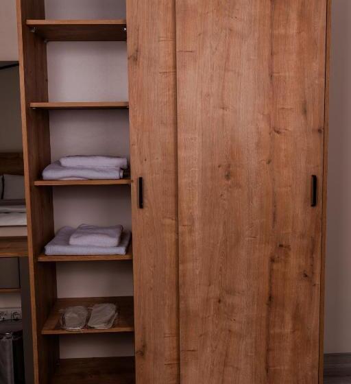 استودیو خانوادگی, Neva Residence