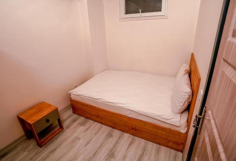 استودیوی استاندارد, Neva Residence