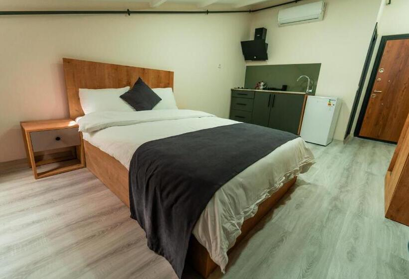 استودیوی سوپریور, Neva Residence