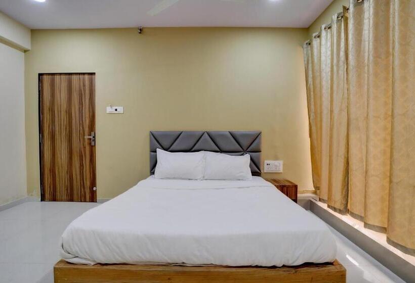 חדר קלאסי לשלושה, Oyo Hotel 7 Star