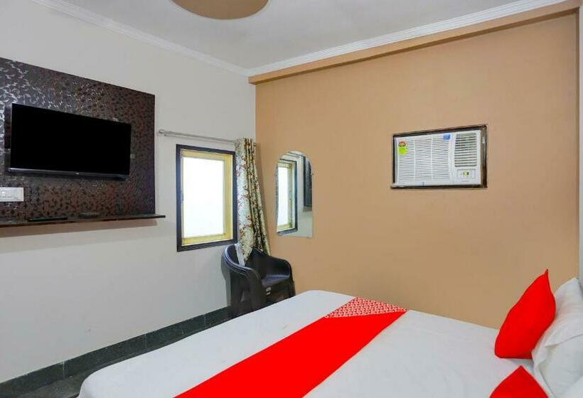 トリプルクラシックルーム, Oyo Flagship Bn