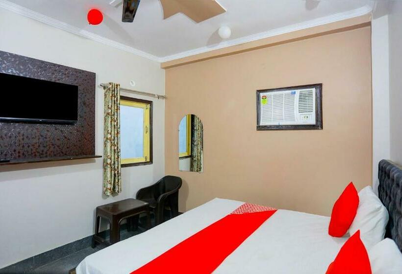 トリプルクラシックルーム, Oyo Flagship Bn