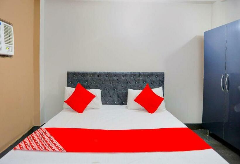 トリプルクラシックルーム, Oyo Flagship Bn