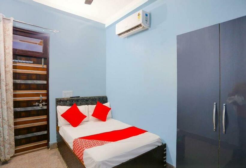 トリプルクラシックルーム, Oyo Flagship Bn