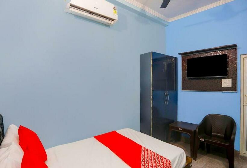 トリプルクラシックルーム, Oyo Flagship Bn