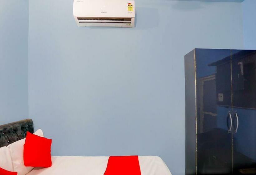 トリプルクラシックルーム, Oyo Flagship Bn