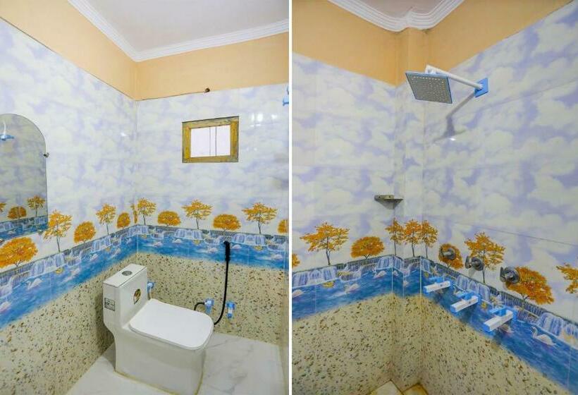 トリプルクラシックルーム, Oyo Flagship Bn