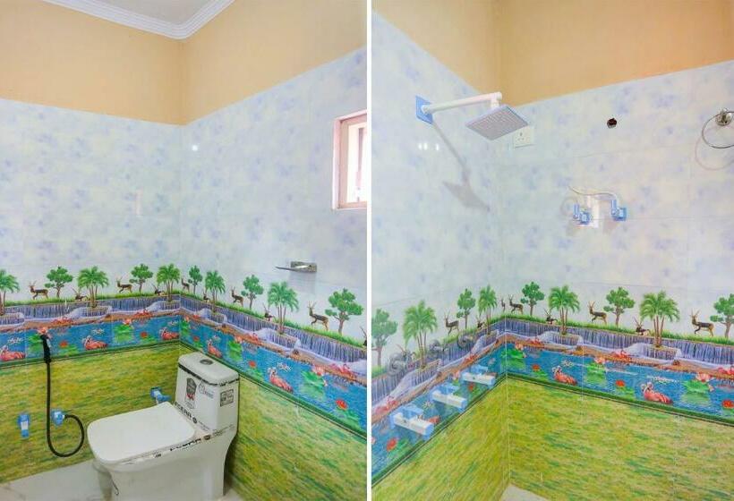 トリプルクラシックルーム, Oyo Flagship Bn