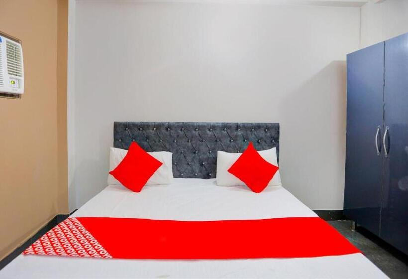 トリプルクラシックルーム, Oyo Flagship Bn