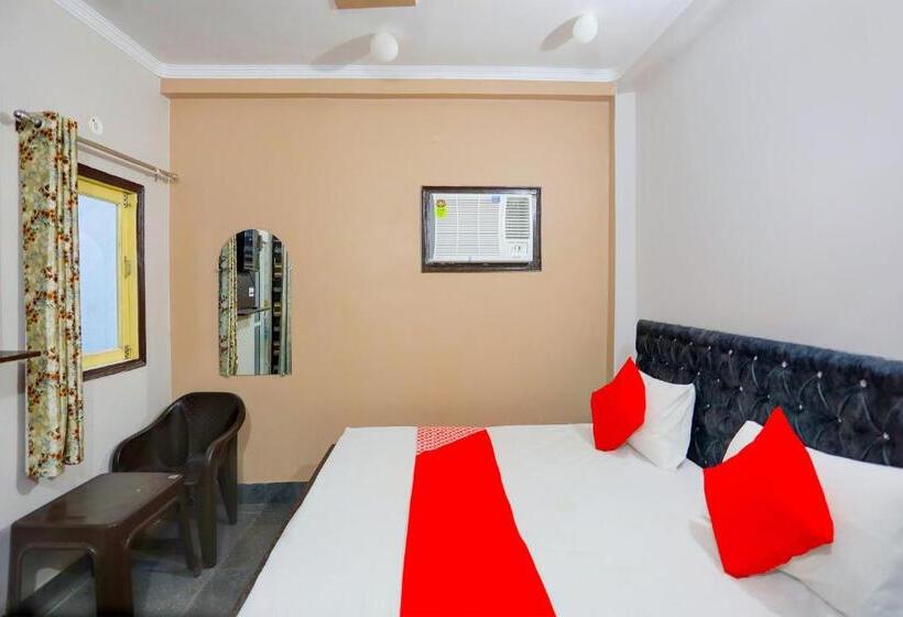 トリプルクラシックルーム, Oyo Flagship Bn