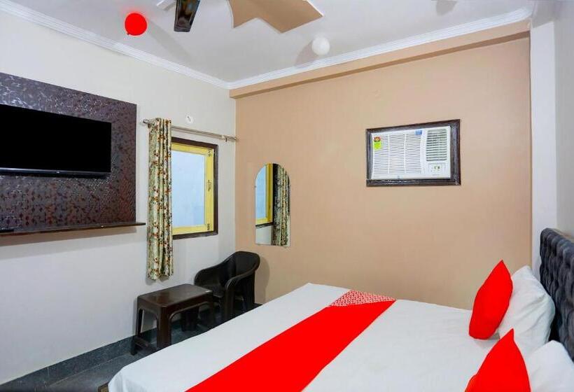 トリプルクラシックルーム, Oyo Flagship Bn