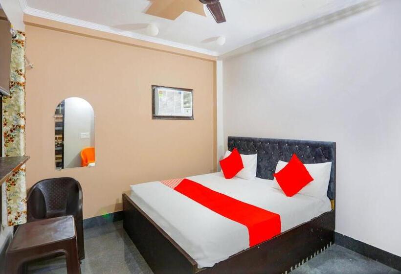 トリプルクラシックルーム, Oyo Flagship Bn