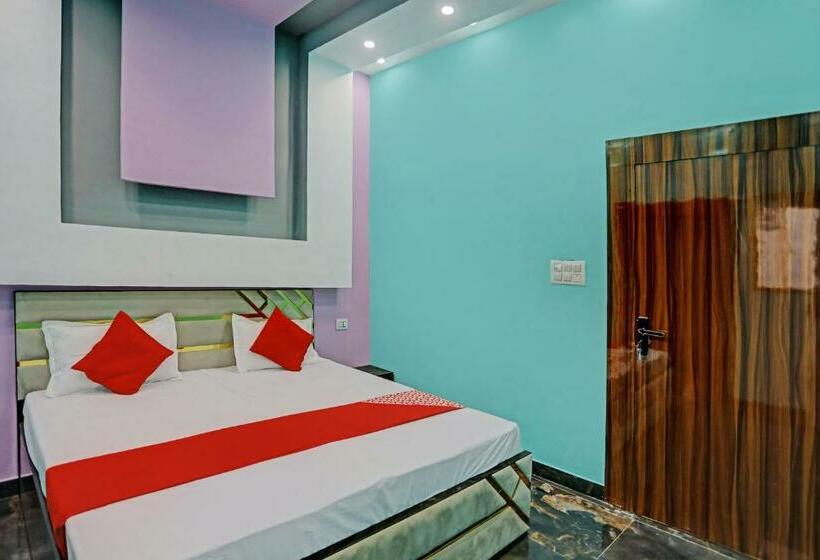 חדר קלאסי לשלושה, Oyo Flagship The Majestic