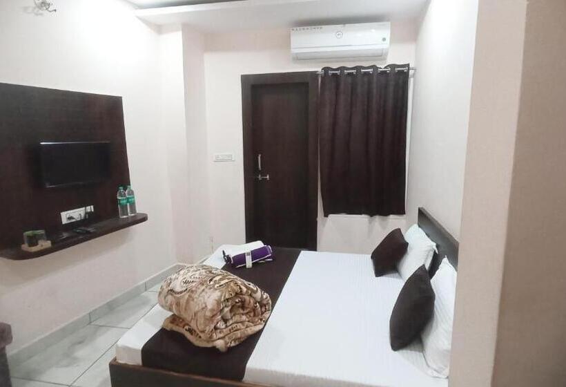 Deluxe Rum, Om Palace