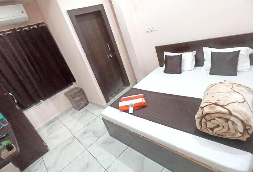 Deluxe Rum, Om Palace