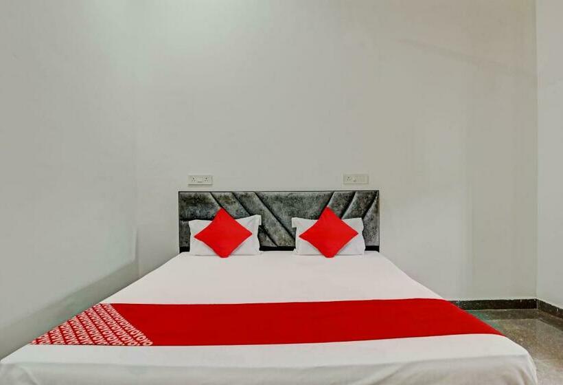 חדר קלאסי לשלושה, Oyo Flagship Hotel Expressway Inn