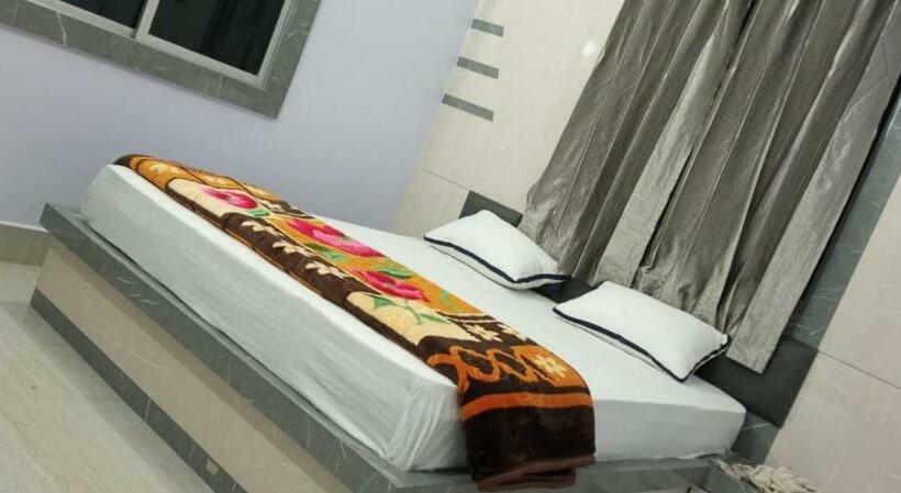 트리플 클래식 룸, Oyo Flagship Hotel Pushp Palace