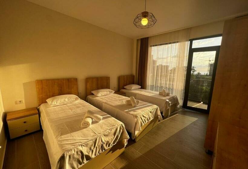 اتاق استاندارد سه تخته با چشمانداز, Heart Hotel Gonio