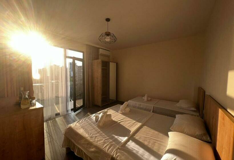 اتاق استاندارد سه تخته با چشمانداز, Heart Hotel Gonio