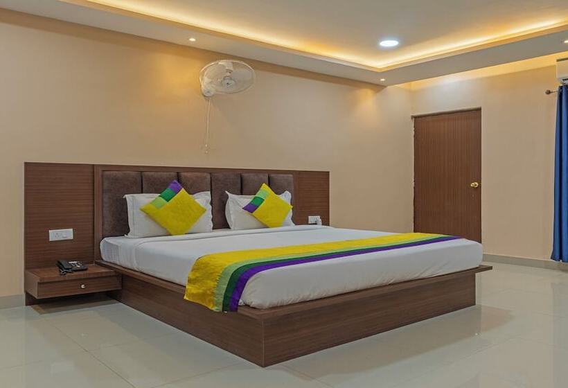 Quarto Deluxe, Itsy Hotels Kashi Grand, Bhu