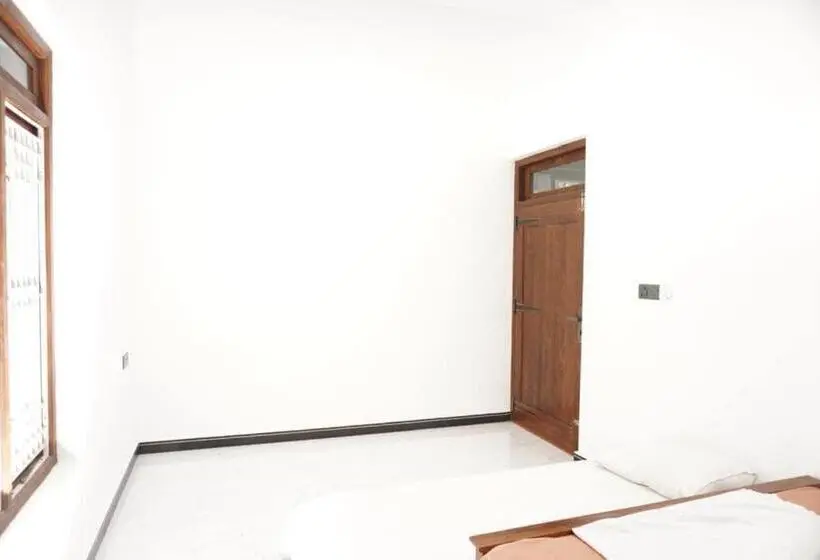Comfort Kolmen Hengen Huone, Uthayam Guest House