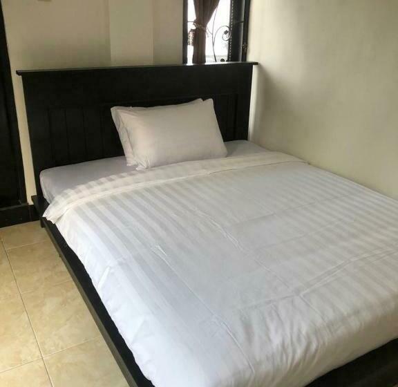 스탠다드 룸 풀장 전망, Nomad Tropical Hostel Canggu
