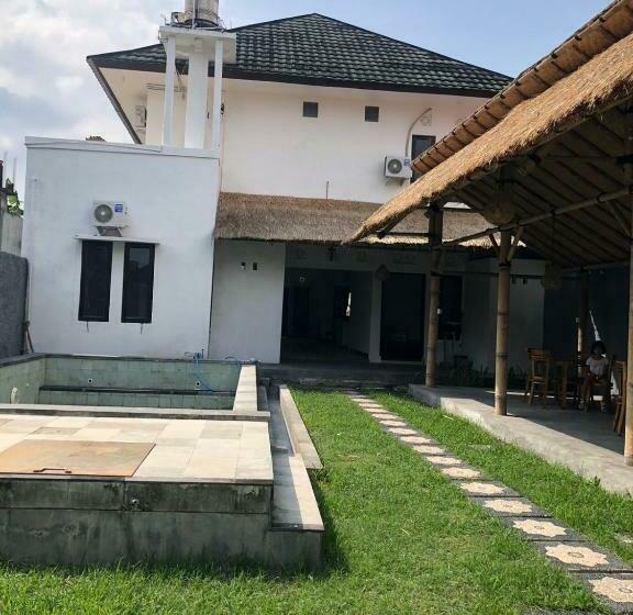 스탠다드 룸 풀장 전망, Nomad Tropical Hostel Canggu