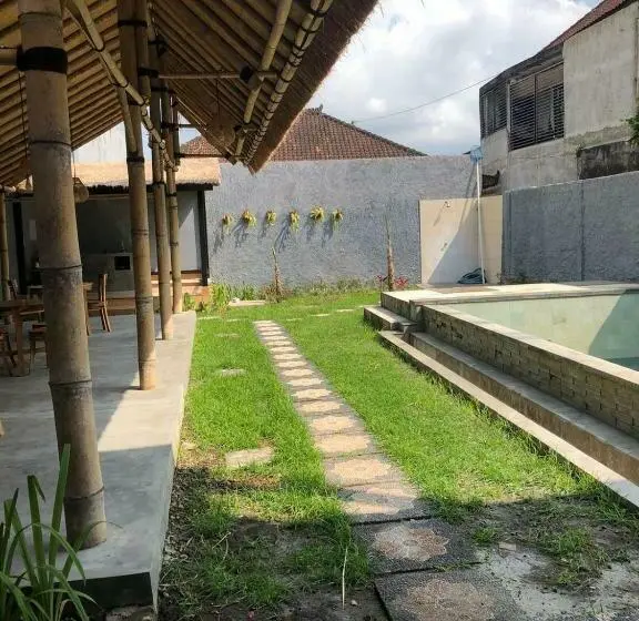 اتاق استاندارد با چشم‌انداز استخر, Nomad Tropical Hostel Canggu