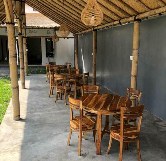 스탠다드 룸 풀장 전망, Nomad Tropical Hostel Canggu