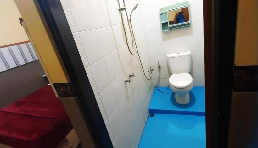 اتاق استاندارد, Halfway House