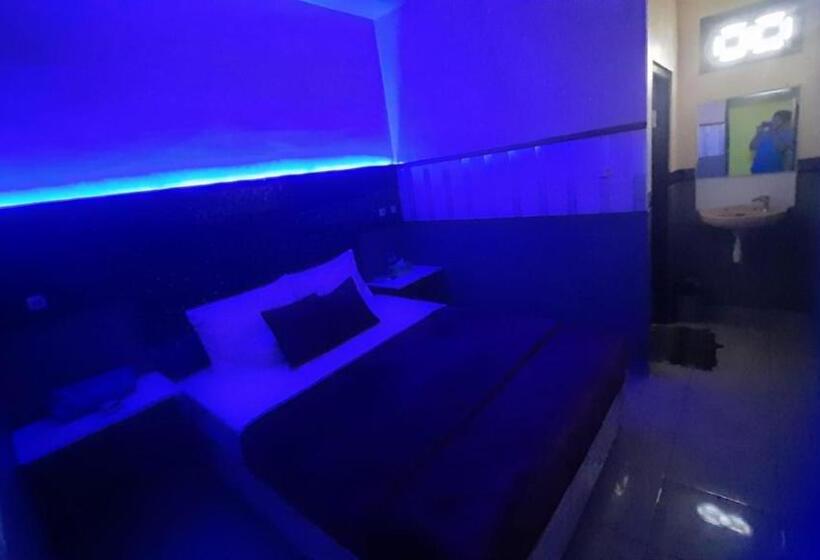اتاق استاندارد, Halfway House