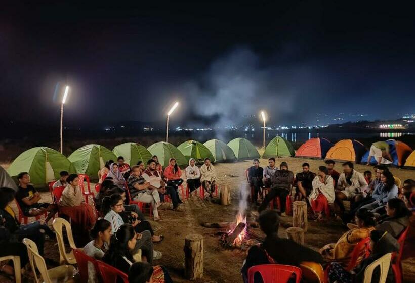 Tenda Padrão, Nirwana Stays