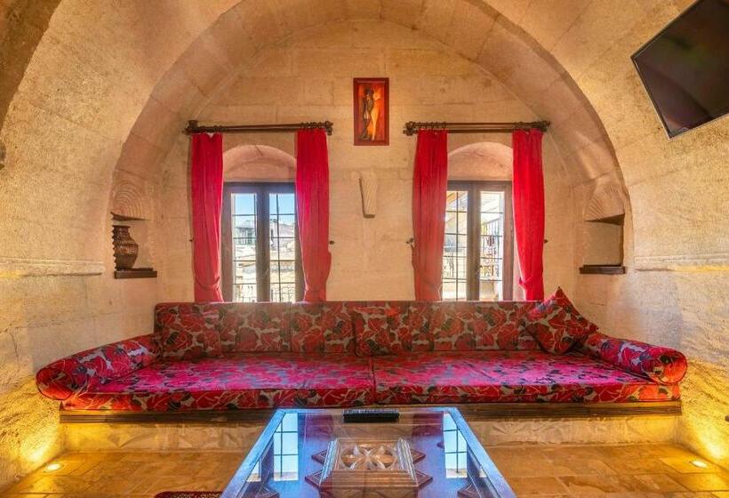اتاق لوکس, Adora Cave Suites